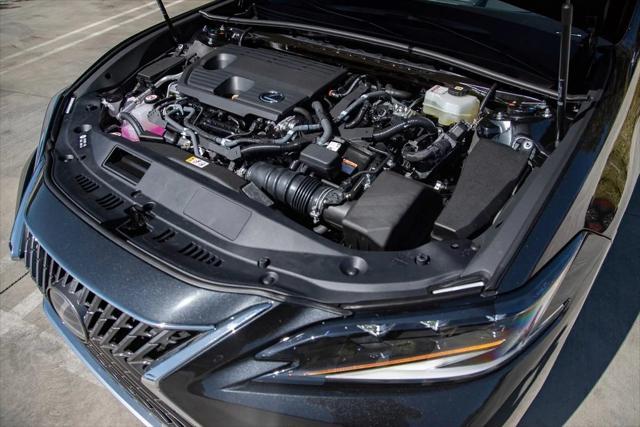 new 2025 Lexus ES 300h car, priced at $55,405
