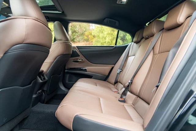 new 2025 Lexus ES 300h car, priced at $55,405
