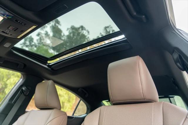 new 2025 Lexus ES 300h car, priced at $55,405