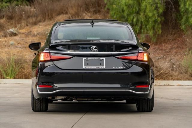new 2025 Lexus ES 300h car, priced at $55,405