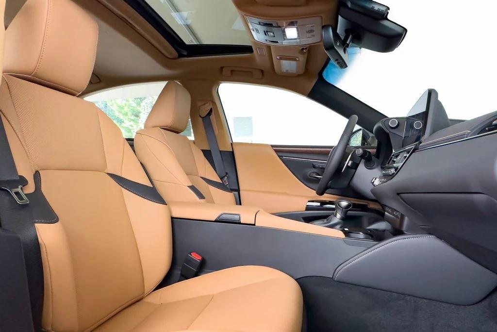 new 2025 Lexus ES 300h car, priced at $50,244