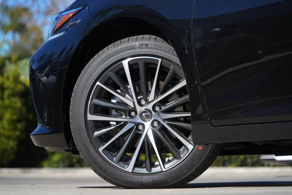 new 2025 Lexus ES 300h car, priced at $50,244