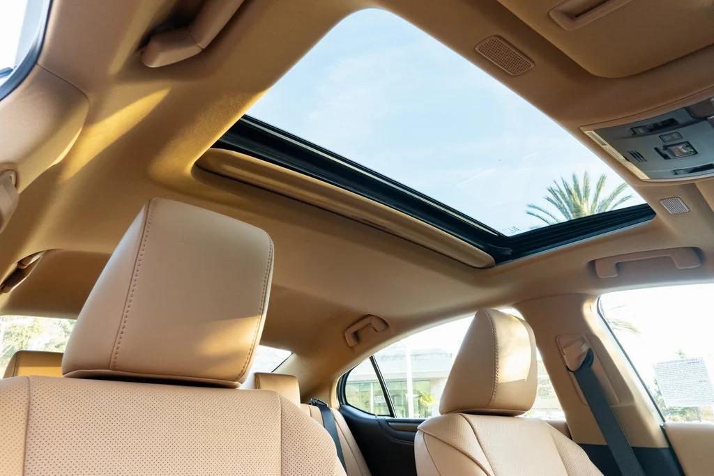 new 2025 Lexus ES 300h car, priced at $50,244