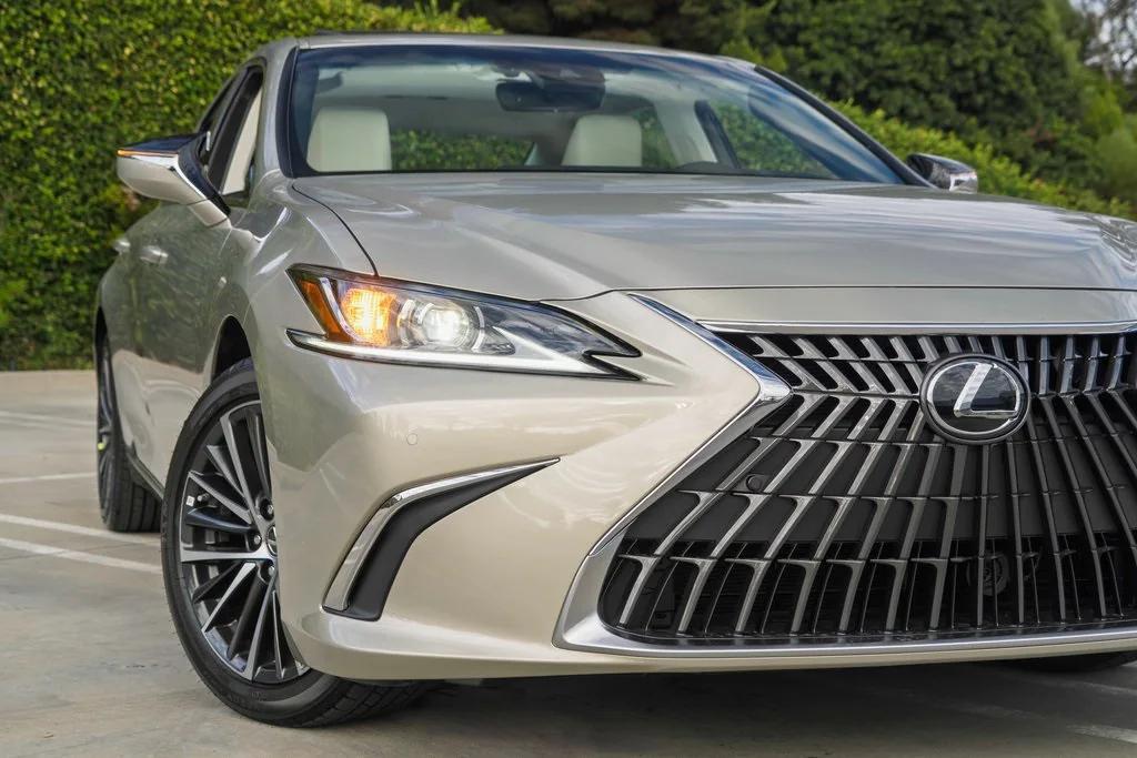 new 2025 Lexus ES 300h car, priced at $49,915
