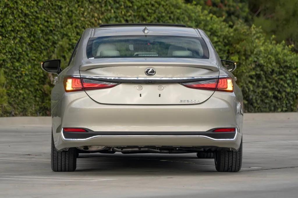 new 2025 Lexus ES 300h car, priced at $49,915