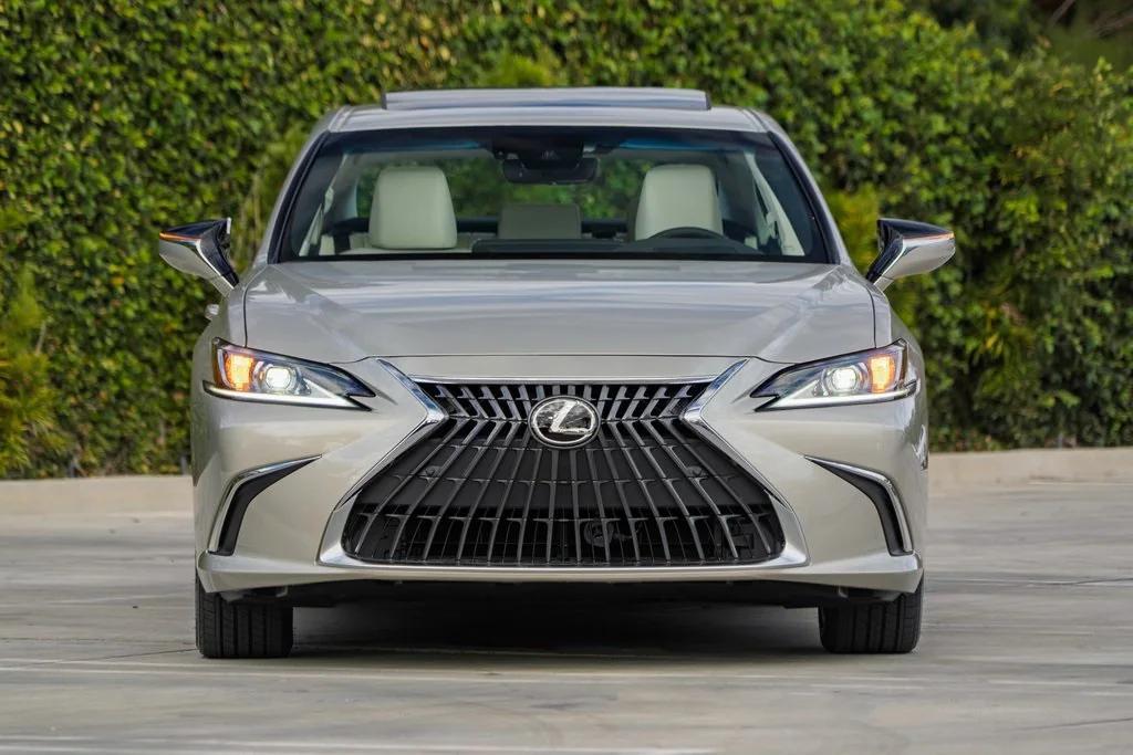new 2025 Lexus ES 300h car, priced at $49,915