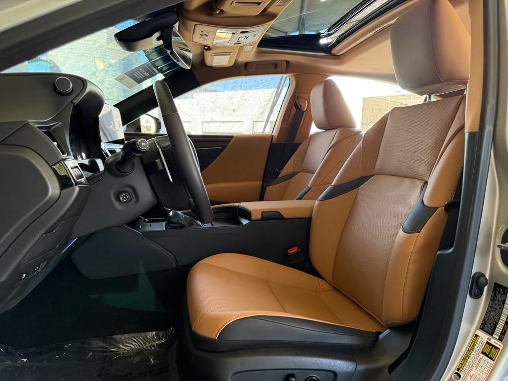new 2025 Lexus ES 300h car, priced at $44,580