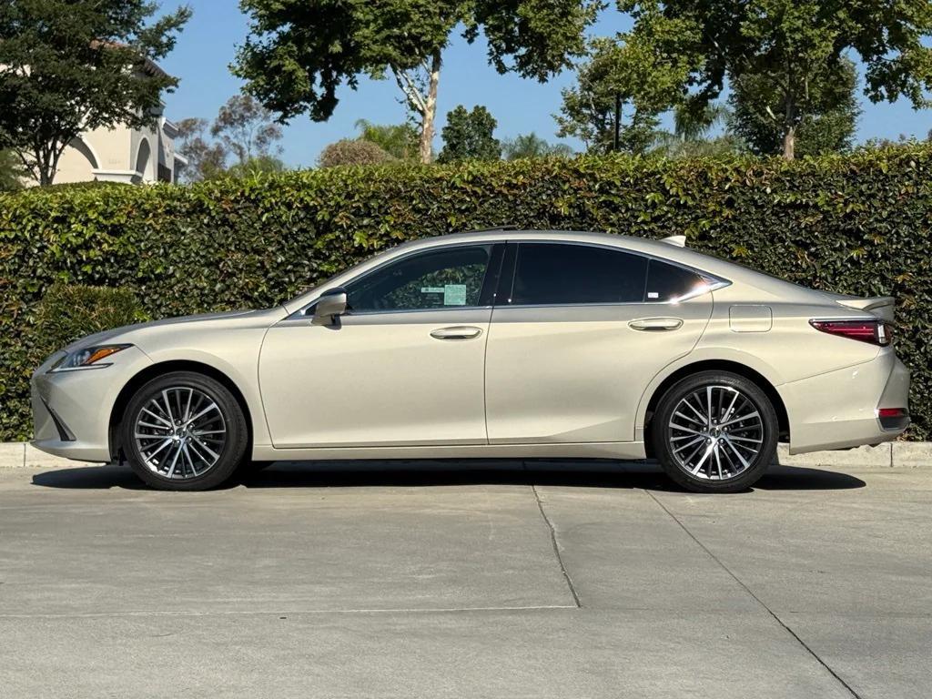 new 2025 Lexus ES 300h car, priced at $44,580