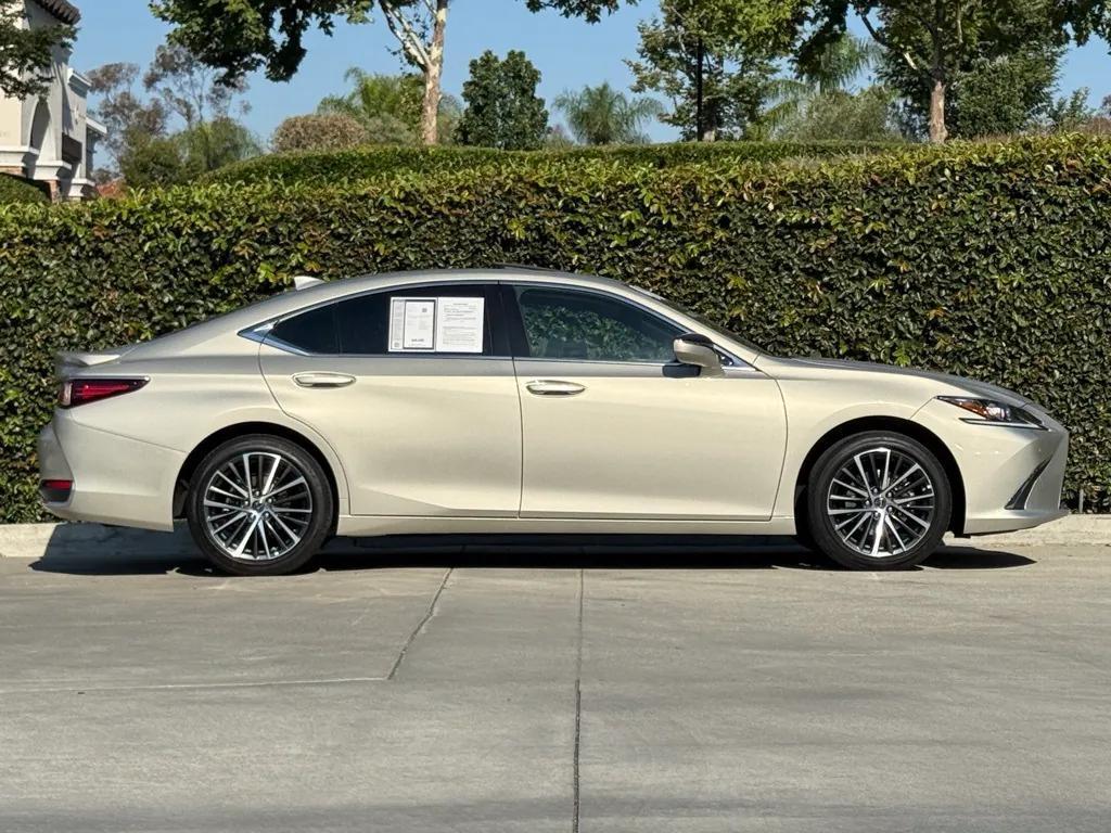 new 2025 Lexus ES 300h car, priced at $44,580