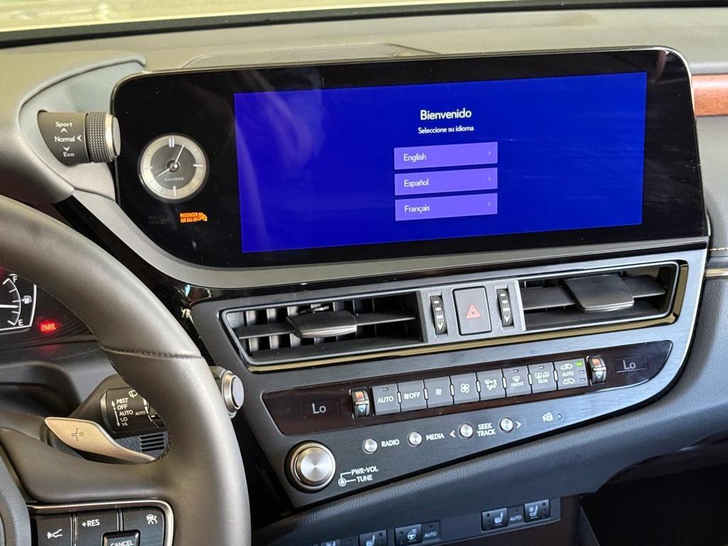 new 2025 Lexus ES 300h car, priced at $44,580