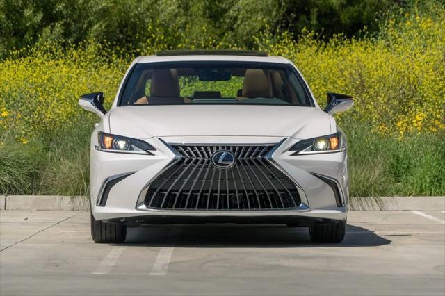 new 2025 Lexus ES 300h car, priced at $48,565