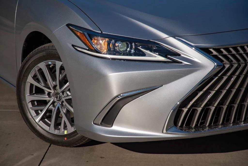 new 2025 Lexus ES 350 car, priced at $43,935