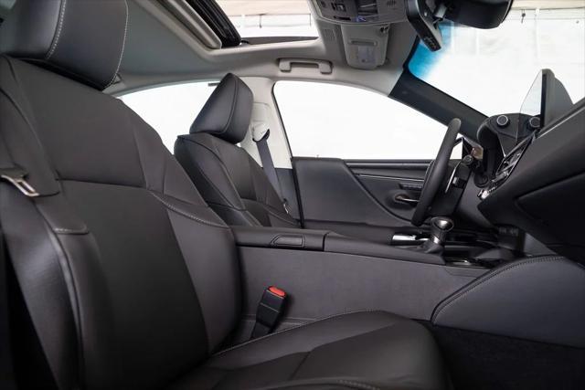 new 2025 Lexus ES 300h car, priced at $50,195