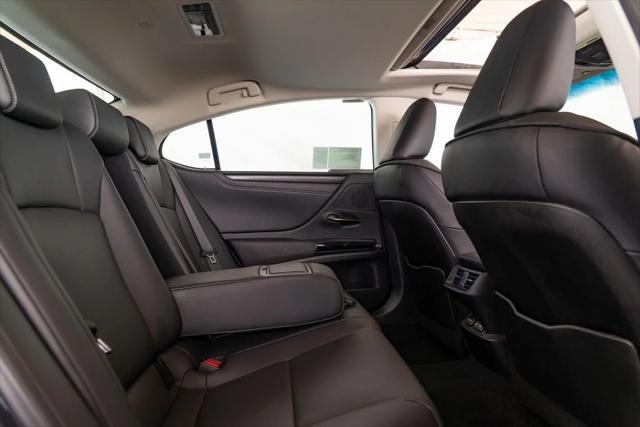 new 2025 Lexus ES 300h car, priced at $50,195
