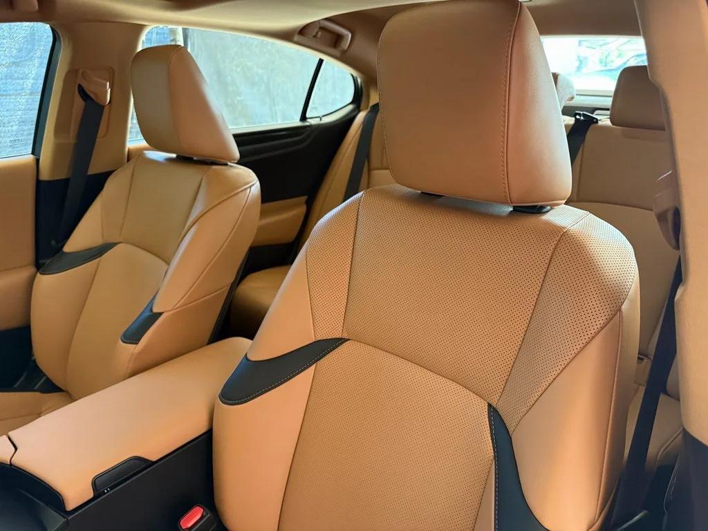 used 2025 Lexus ES 350 car, priced at $39,772