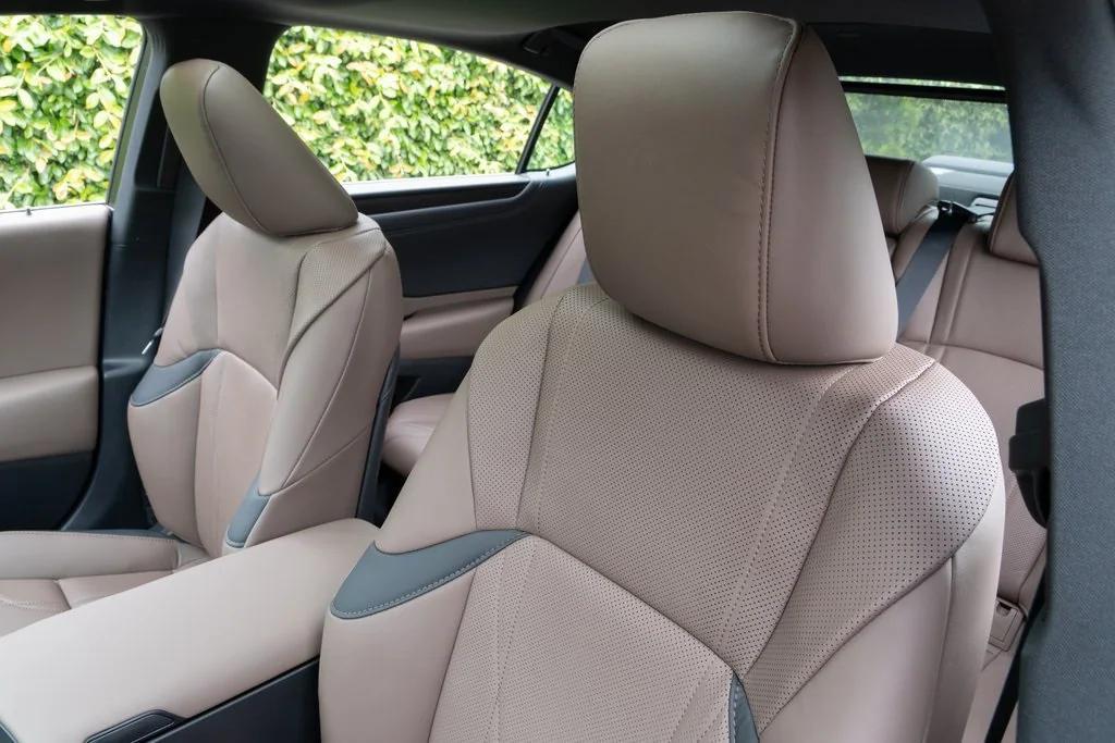 new 2025 Lexus ES 350 car, priced at $44,354