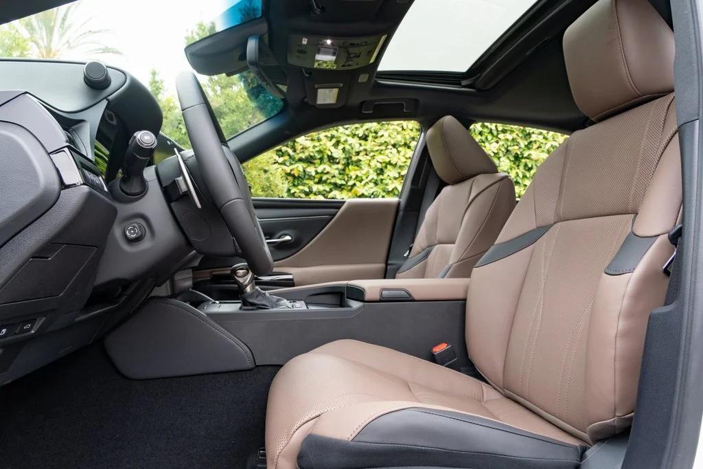 new 2025 Lexus ES 350 car, priced at $43,935