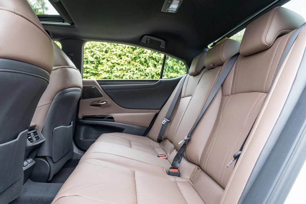 new 2025 Lexus ES 350 car, priced at $47,385