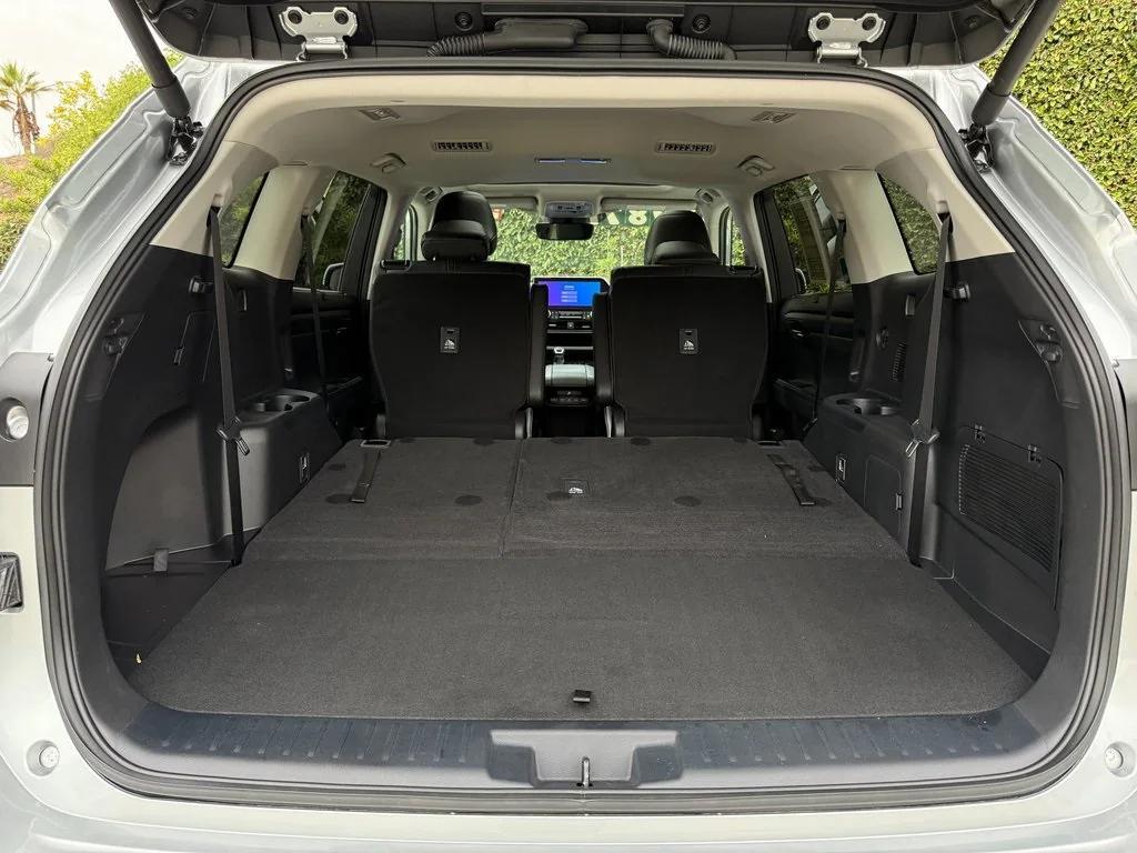 used 2024 Toyota Highlander car, priced at $39,871