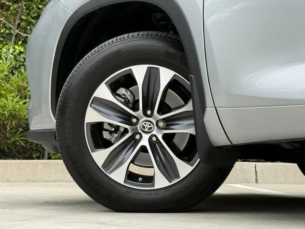 used 2024 Toyota Highlander car, priced at $39,871