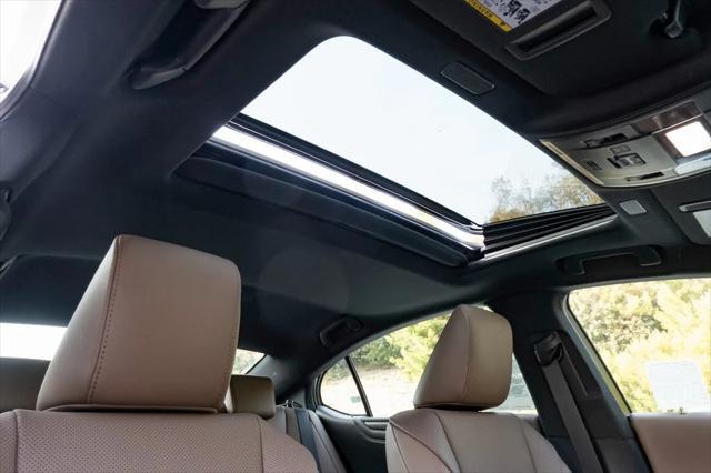 new 2025 Lexus ES 300h car, priced at $48,984
