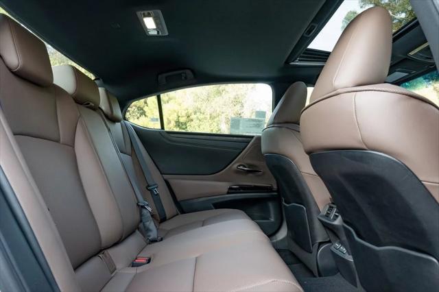 new 2025 Lexus ES 300h car, priced at $48,984