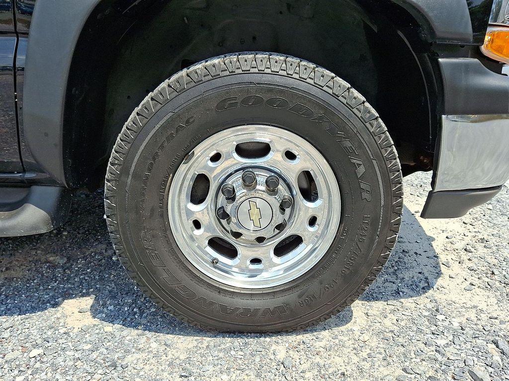 used 2005 Chevrolet Suburban car, priced at $20,995