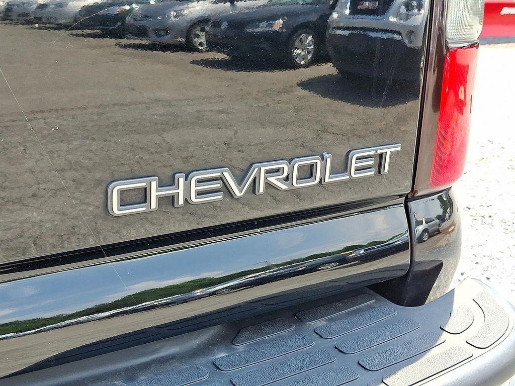 used 2005 Chevrolet Suburban car, priced at $20,995