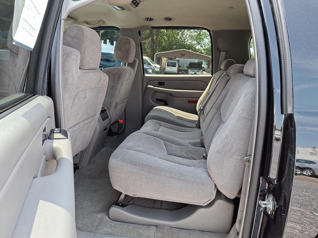 used 2005 Chevrolet Suburban car, priced at $20,995