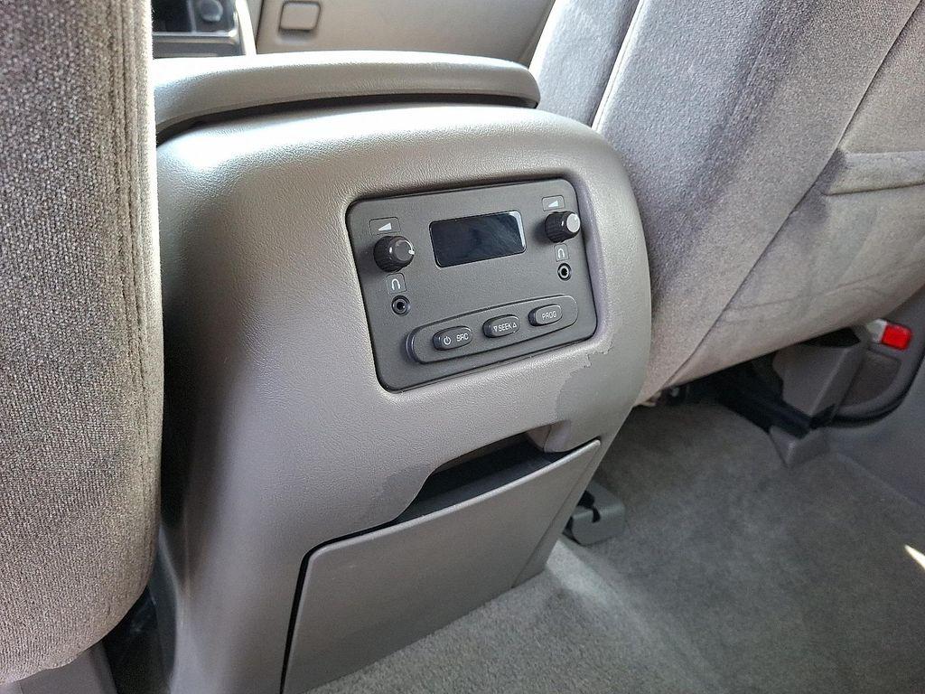 used 2005 Chevrolet Suburban car, priced at $20,995