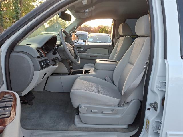 used 2009 Chevrolet Suburban car, priced at $29,895