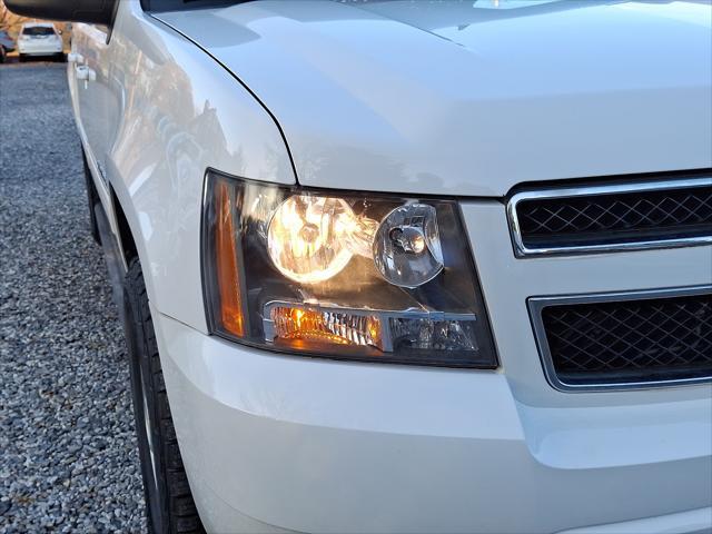 used 2009 Chevrolet Suburban car, priced at $29,895