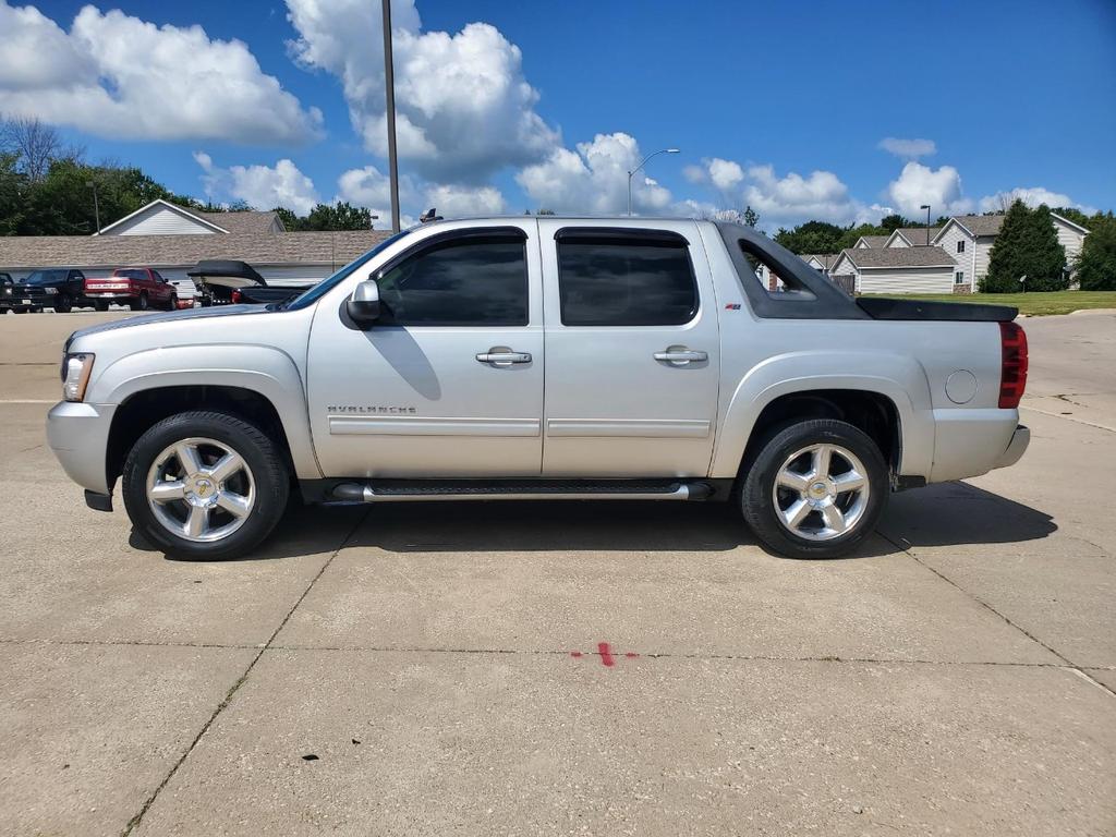 used 2010 Chevrolet Avalanche car, priced at $9,995