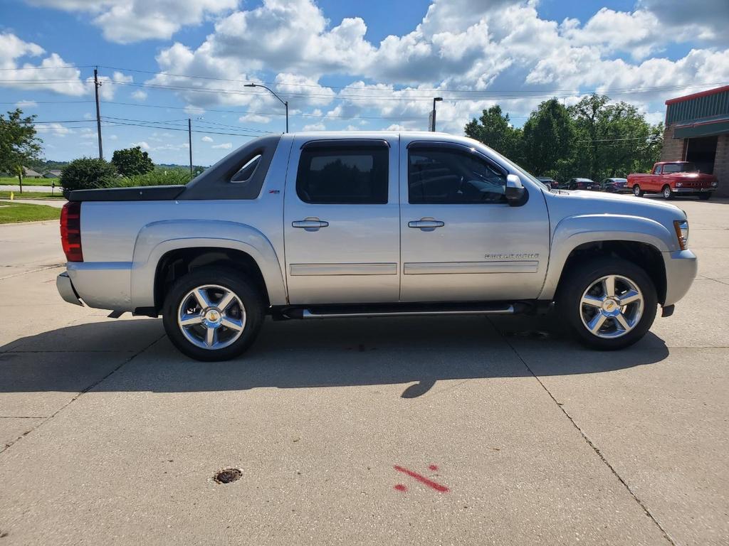used 2010 Chevrolet Avalanche car, priced at $9,995