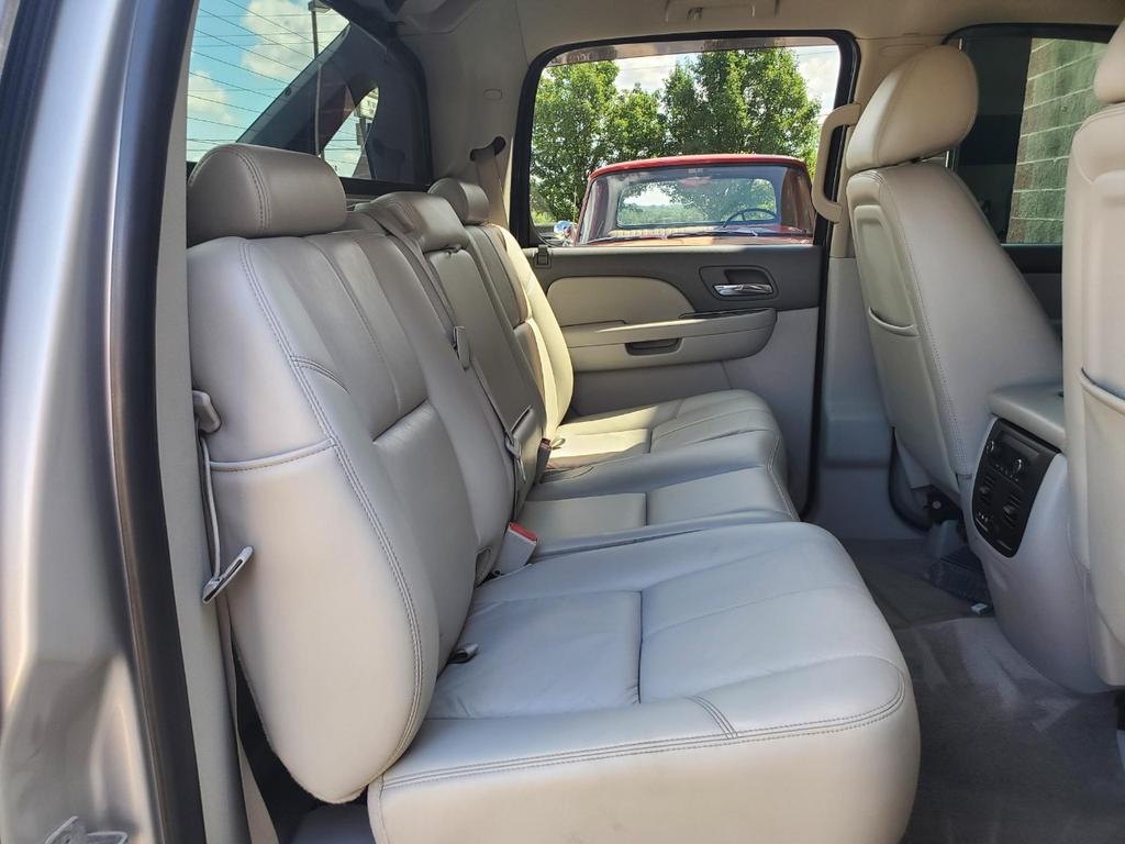 used 2010 Chevrolet Avalanche car, priced at $9,995