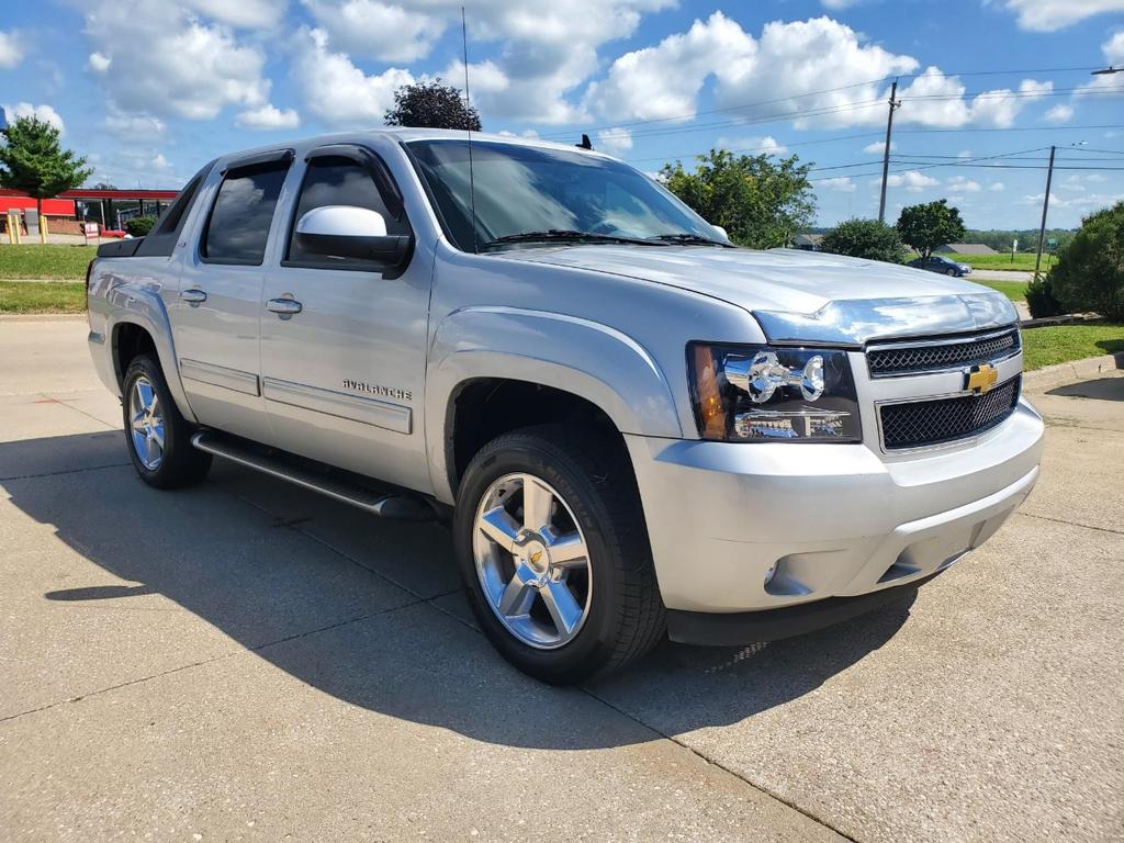used 2010 Chevrolet Avalanche car, priced at $9,995