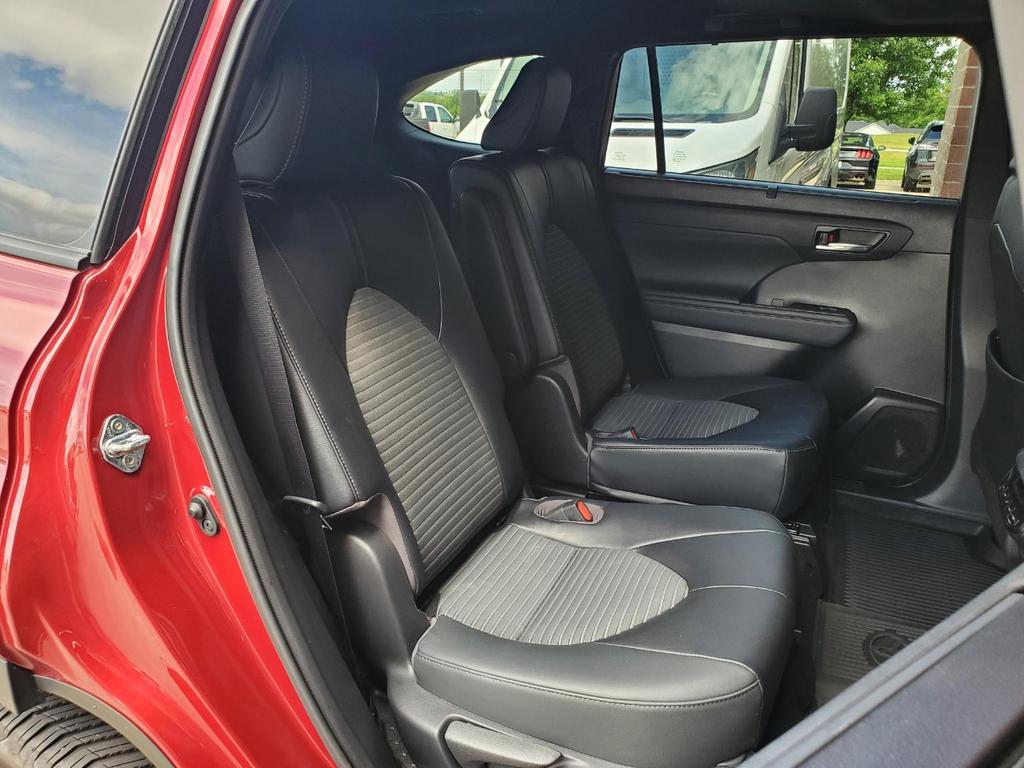 used 2021 Toyota Highlander car, priced at $32,995
