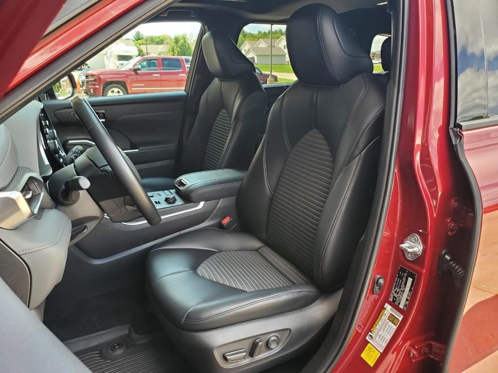used 2021 Toyota Highlander car, priced at $32,995