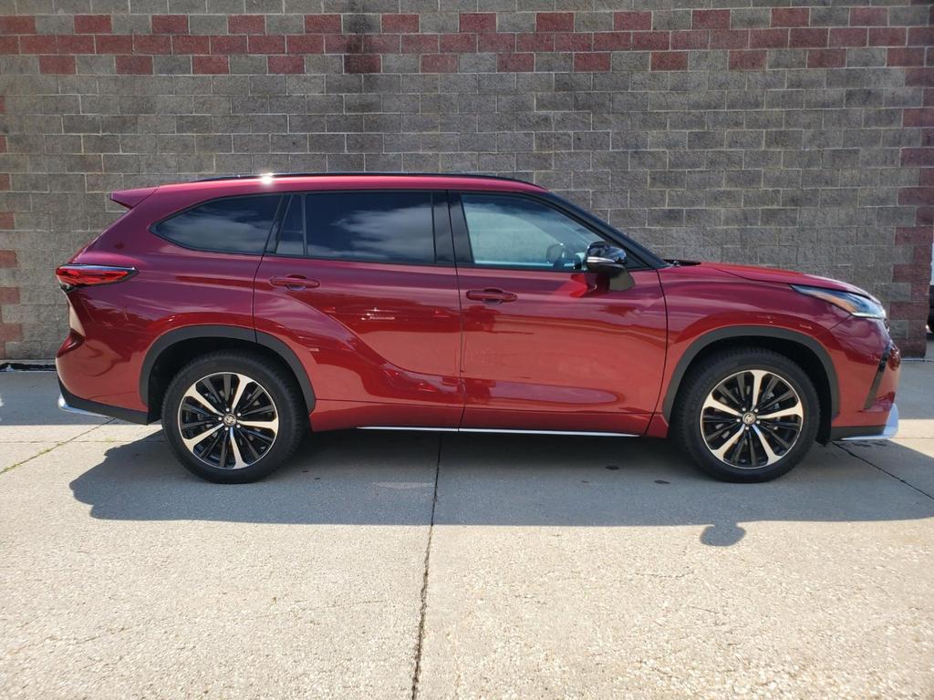 used 2021 Toyota Highlander car, priced at $32,995