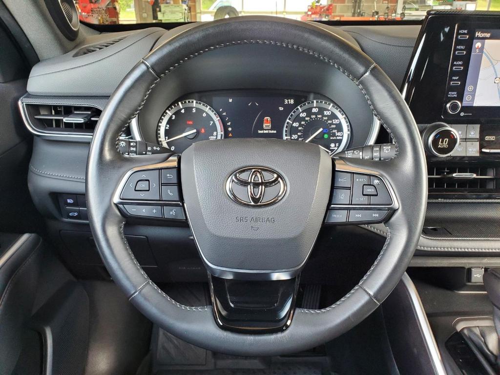 used 2021 Toyota Highlander car, priced at $32,995