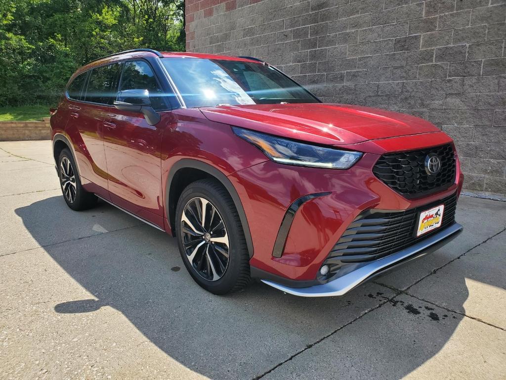 used 2021 Toyota Highlander car, priced at $32,995