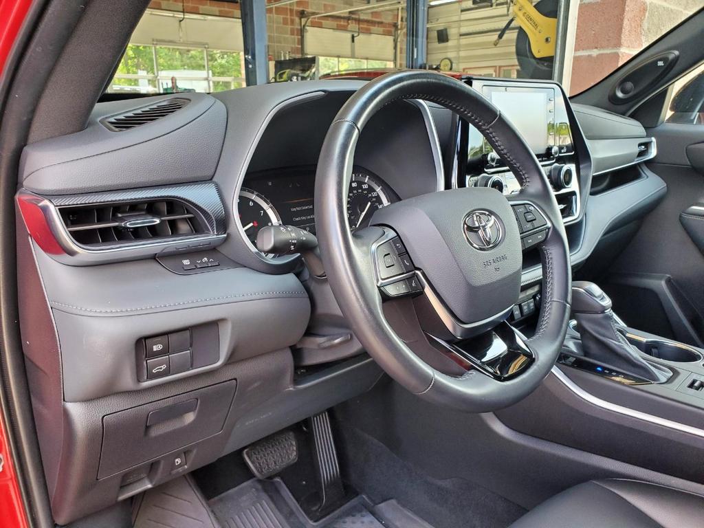 used 2021 Toyota Highlander car, priced at $32,995