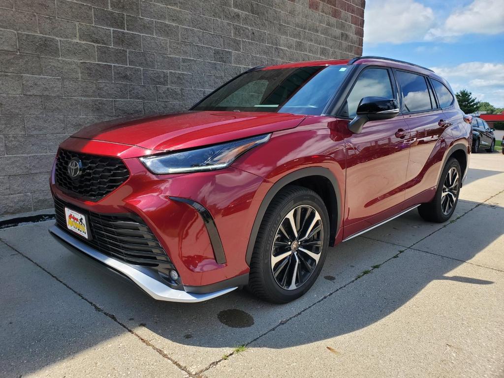 used 2021 Toyota Highlander car, priced at $32,995