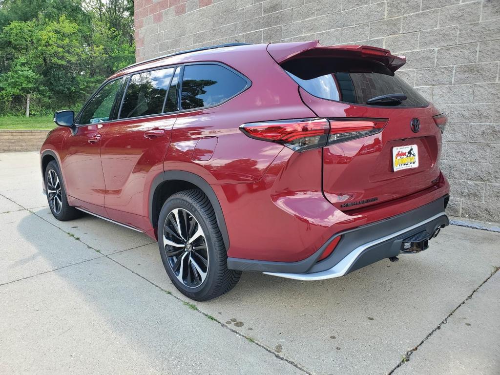 used 2021 Toyota Highlander car, priced at $32,995