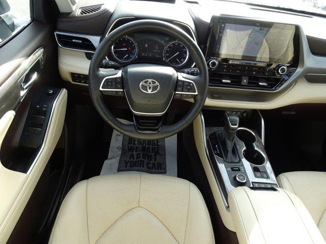 used 2022 Toyota Highlander car, priced at $43,995