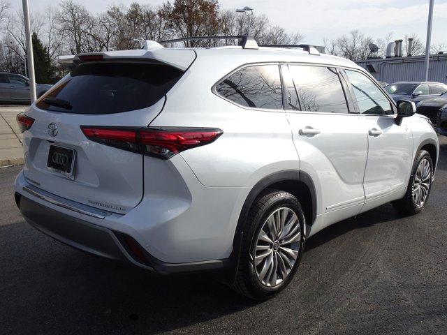 used 2022 Toyota Highlander car, priced at $43,995