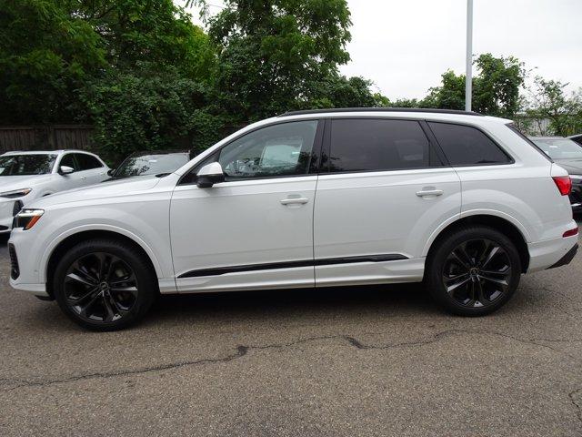new 2025 Audi Q7 car, priced at $77,460