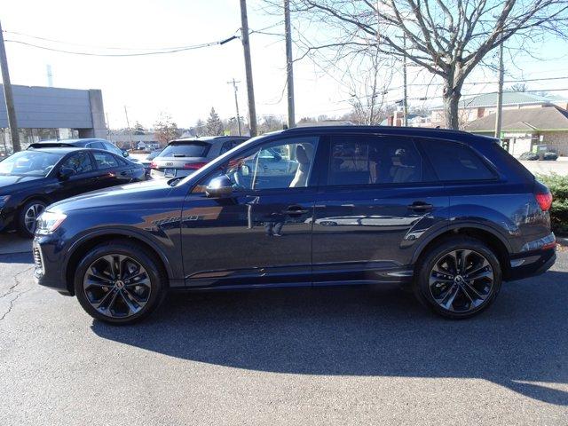 new 2025 Audi Q7 car, priced at $77,695