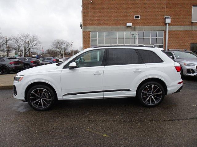 new 2025 Audi Q7 car, priced at $70,095