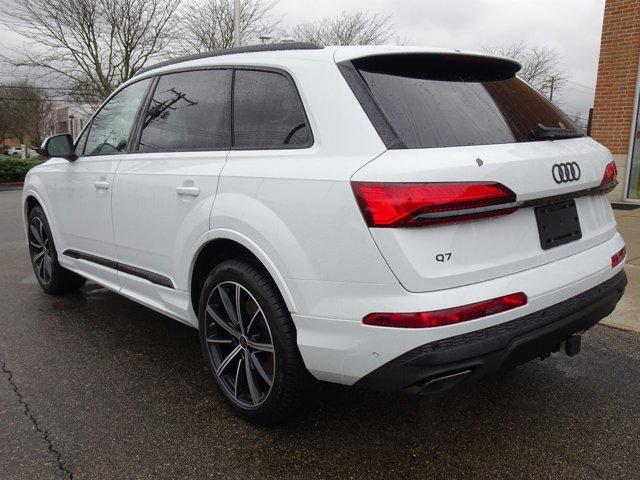 new 2025 Audi Q7 car, priced at $70,095